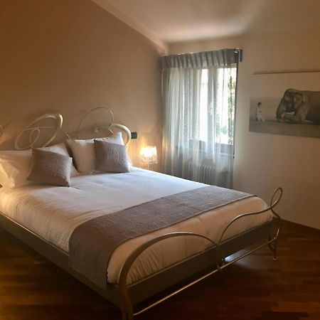 Marie Rose Luxury B&B & Apartment Desenzano del Garda Bagian luar foto