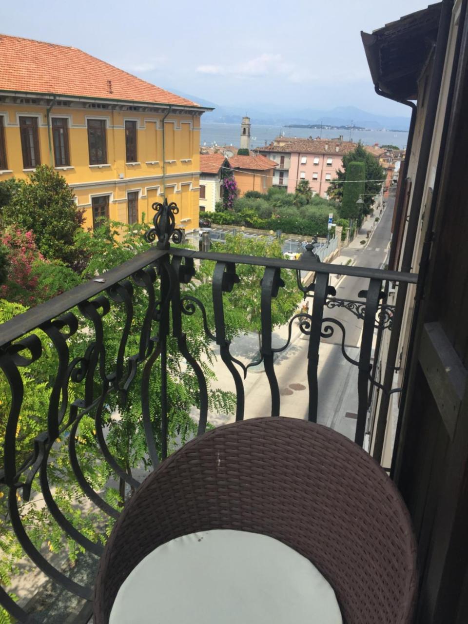 Marie Rose Luxury B&B & Apartment Desenzano del Garda Bagian luar foto